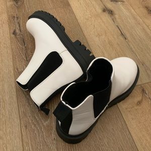Simple White Stylish Boots